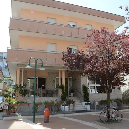 Albergo Larenzia Cattolica Extérieur photo