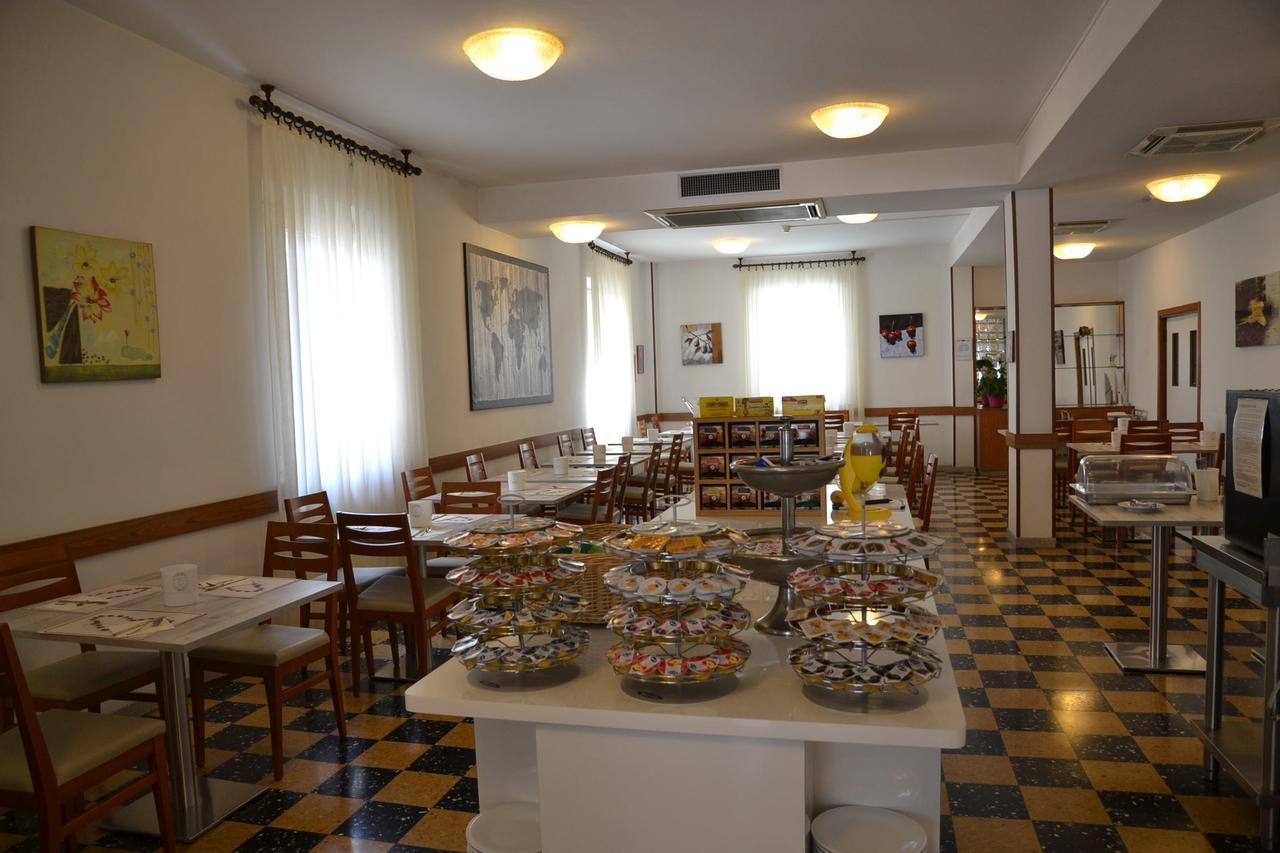 Albergo Larenzia Cattolica Extérieur photo