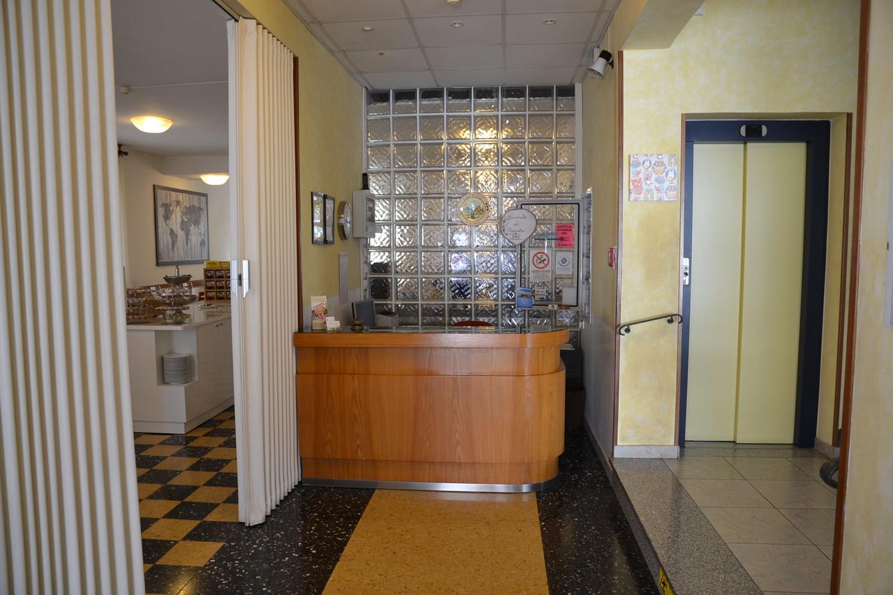 Albergo Larenzia Cattolica Extérieur photo