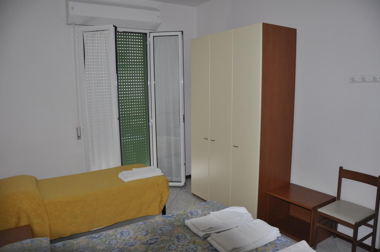 Albergo Larenzia Cattolica Extérieur photo